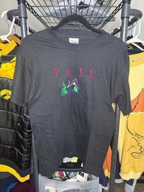 Vintage Hanes Beefy-T Vail Colorado Embroidered Mountain T-Shirt Size Small